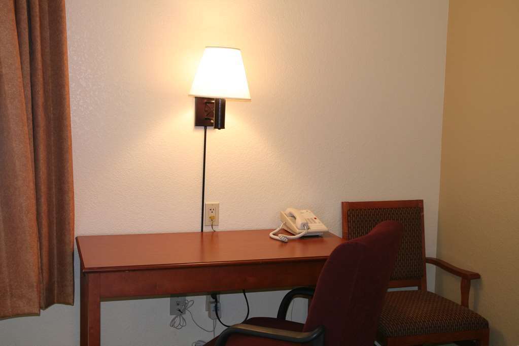 Hyatt Place Tucson Central Room photo